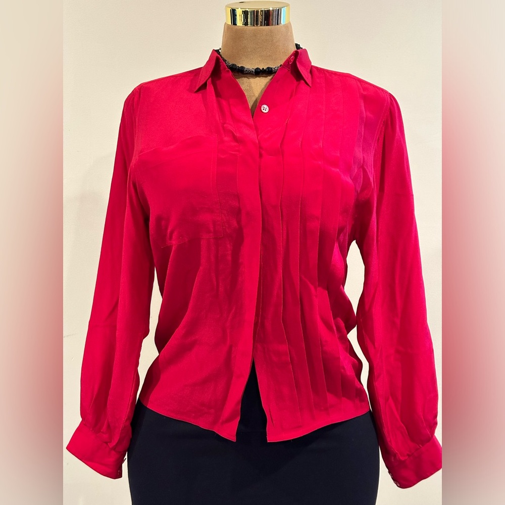 Jones New York Red Light Blouse Hidden Buttons. 1 Pocket & Pleated Side.Sz 8